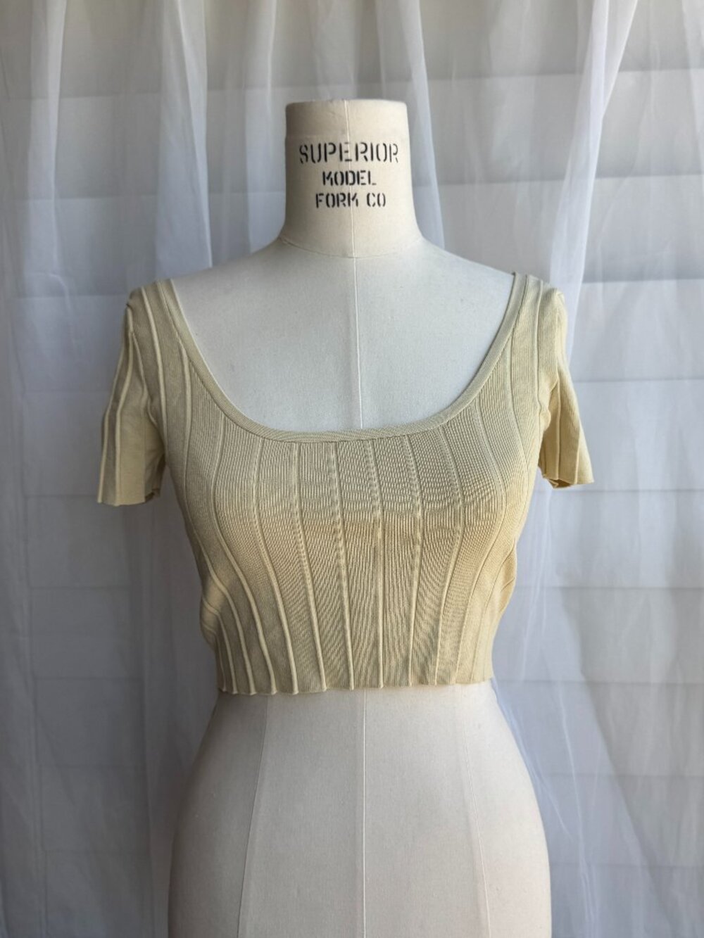 KENDALL + KYLIE Women's Butter Yellow Crop top